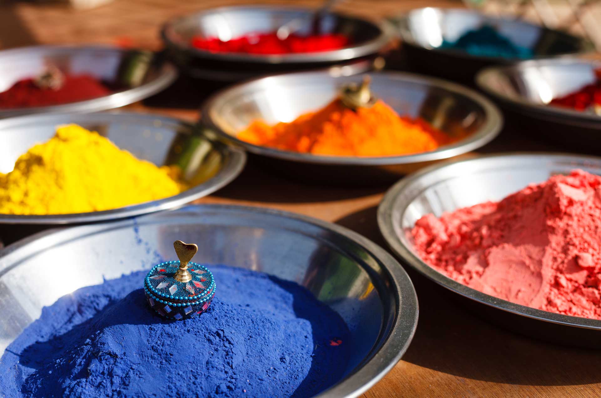 kumkum-powder-india-4KPNJWH.jpg